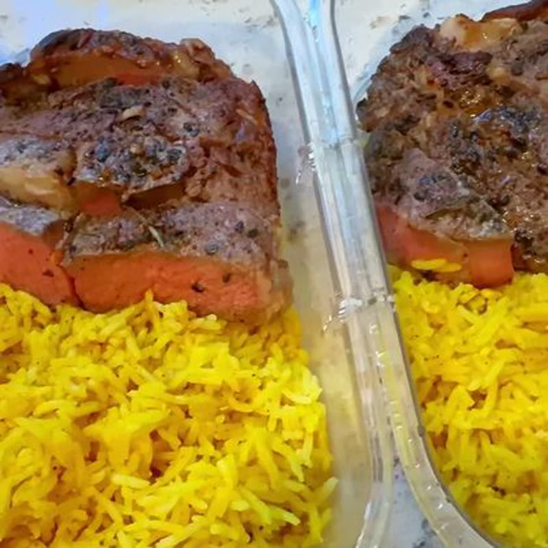 Weekly delivery containers with steak and yellow rice